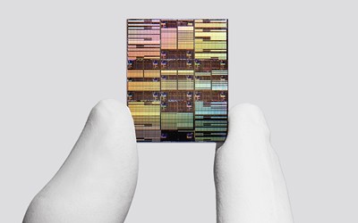 IBM dévoile la première technologie de puce 0,7 nm au monde, une architecture dempilement nanométrique tridimensionnelle intégrant des centaines de milliards de transistors.